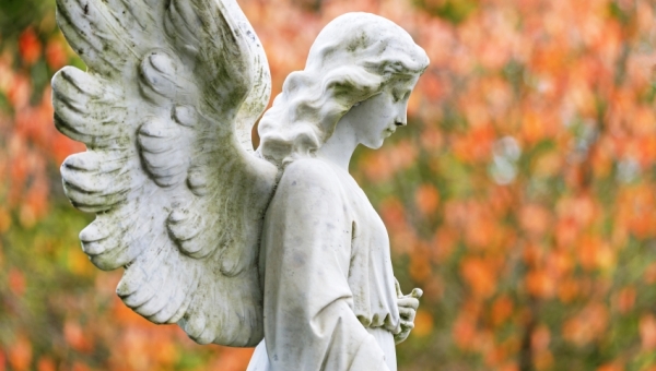 Dzieła sztuki pełne symboli, czyli sztuka cmentarna w Polsce