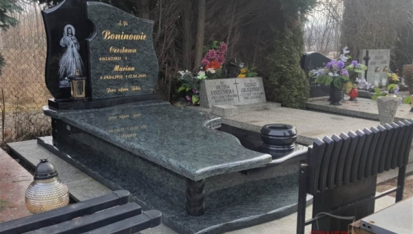 Jak zaaranżować przestrzeń wokół pomnika?